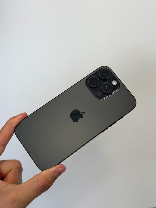 Продавам iPhone 16 PRO MAX