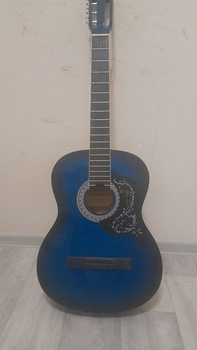 Гитара бар Акшұқырда тұр.