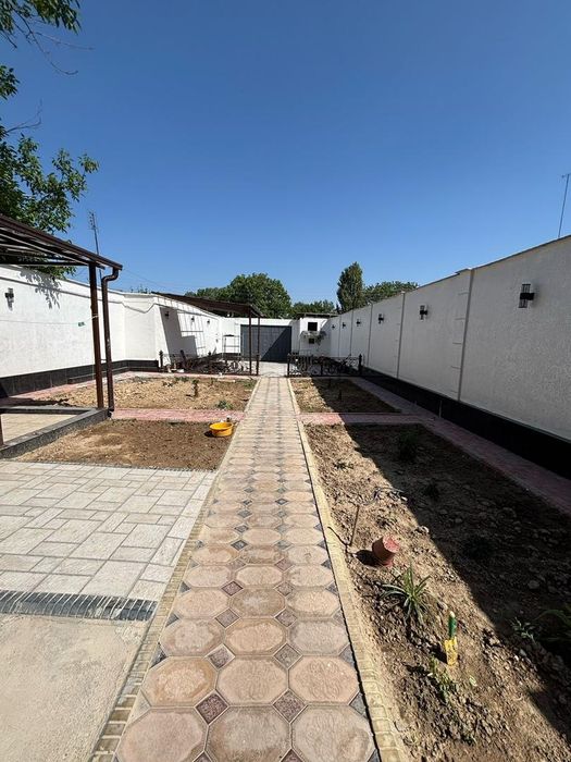 срочно Продаётся 2-х этажный дом 6 сотки, в центре города до мечети 60