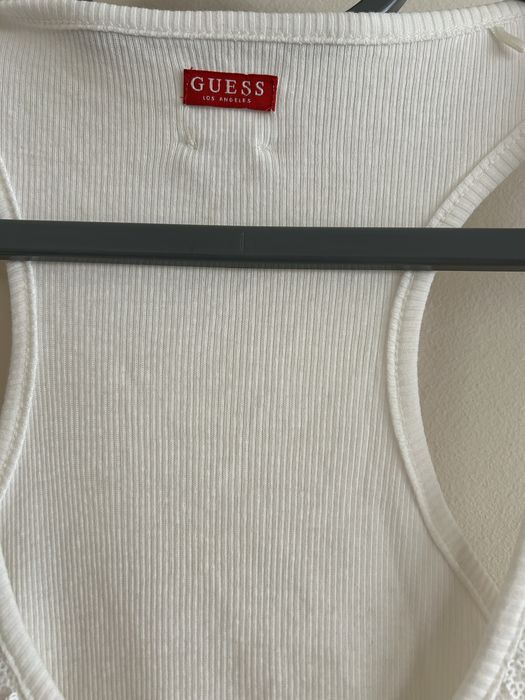 Топ на Guess памук с пайети отпред