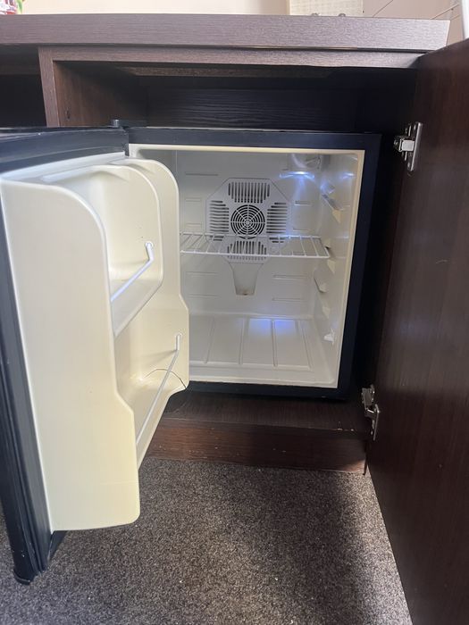 Минибар  Crown/ хладилници / разпродажба хотел