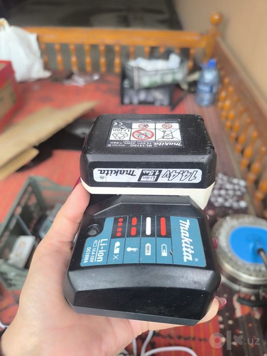 Зарядное устройство и акумлятор