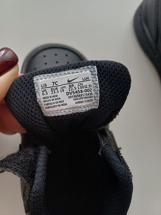 Продам детские кроссовки