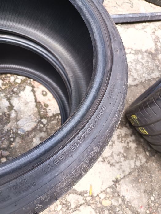Anvelope vara 285 30 19 și 255 35 19 dunlop