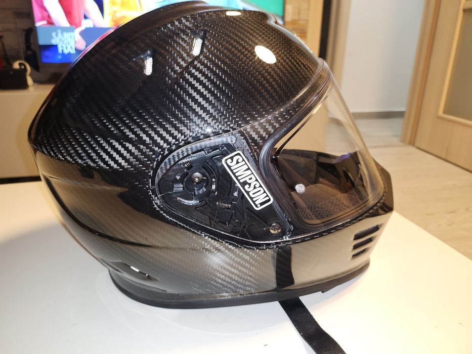Casca moto Simpson Venom carbon