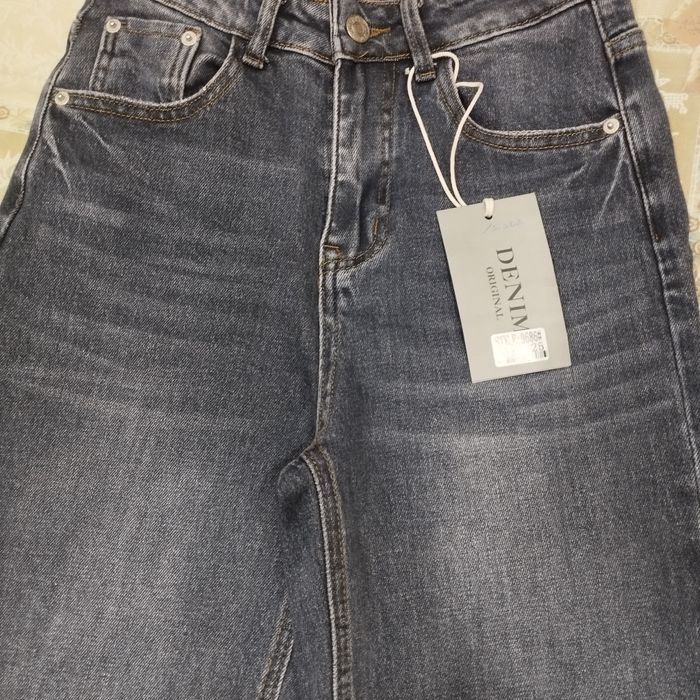 Продам женские джинсы