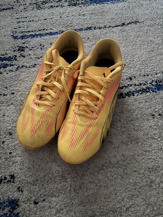 Vand ghete de fotbal marimea 40.5