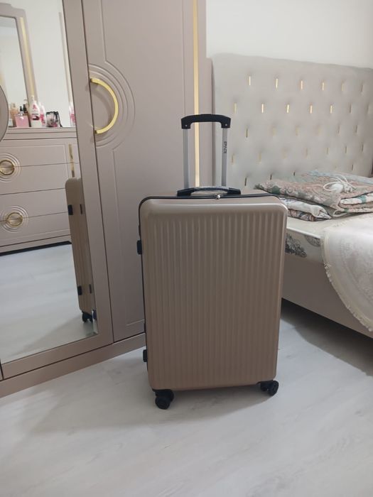 Продам чемоданы в отл состоянии!