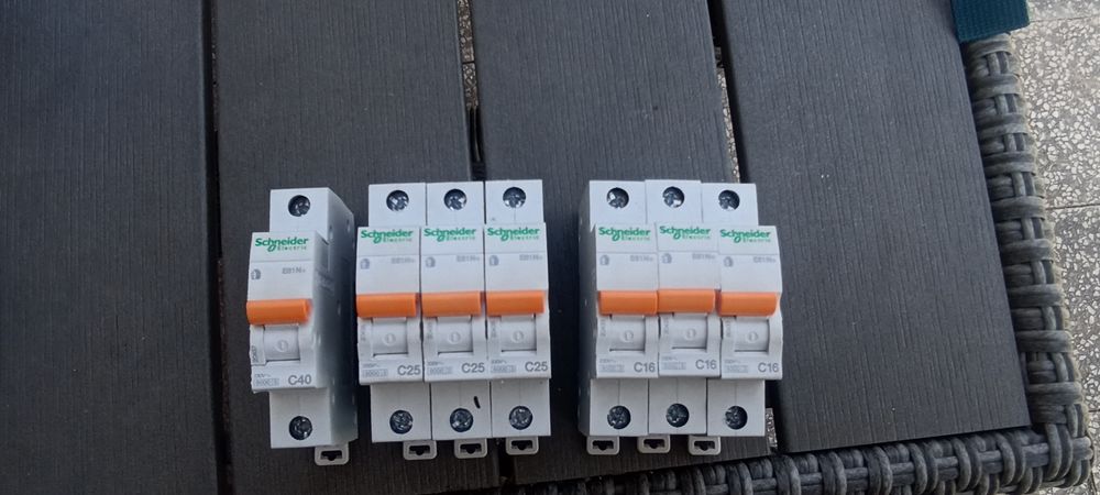Предпазители Schneider Electric