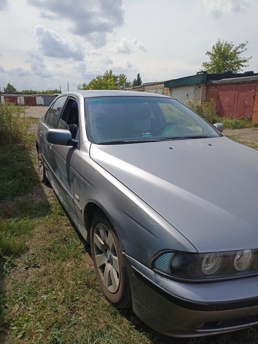 Автомобиль бмв520 е39