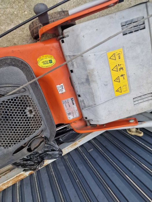 Masina de taiat iarba pe benzina EMAK motor BRIGGS 4CP CU COS PERFECTA