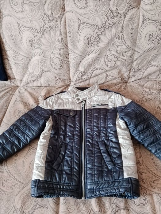 Куртка 4-5 лет осень весна.