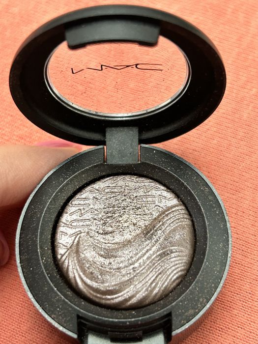 Тени для век от Mac