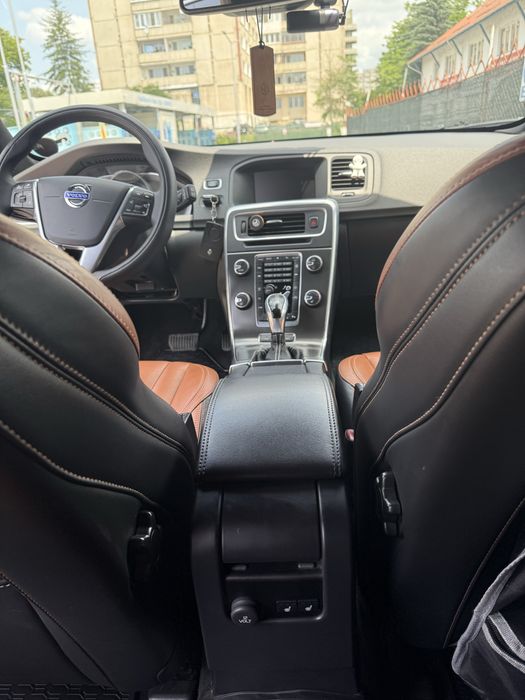 Vand/Schimb Volvo V60 D6 plug in hibrid 2014 (accept si unele schimburi cu masini mai ieftine +diferenta)pret in euro
