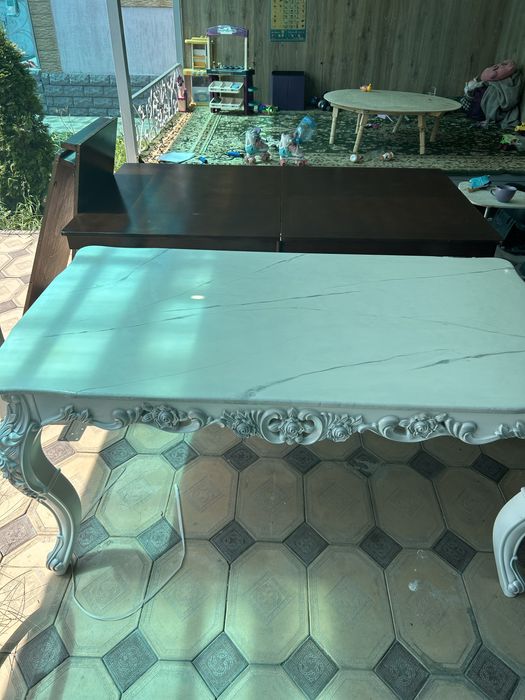 Мраморный стол