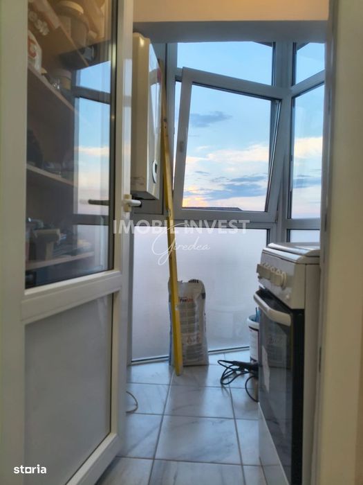 Garsoniera de vanzare, balcon si boxa la subsol – Tolstoi, 48.000 Eu