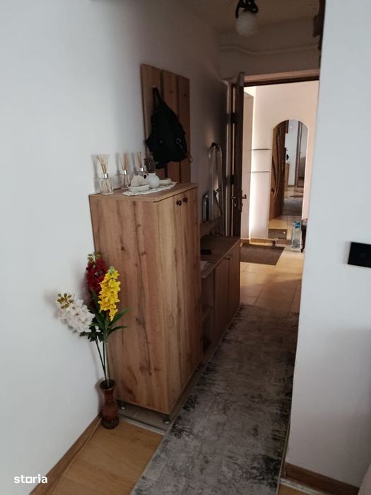 Valea Roșie Et: p/4 preț 81.000 euro NEGOCIABIL