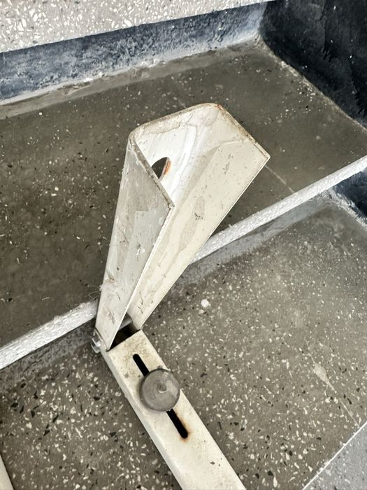 Стойка за климатик дебела стомана