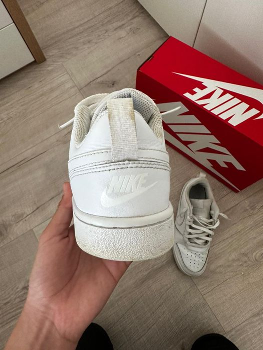Vând adidași Nike