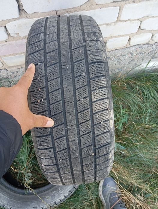 Продам шины зимние 2 штуки