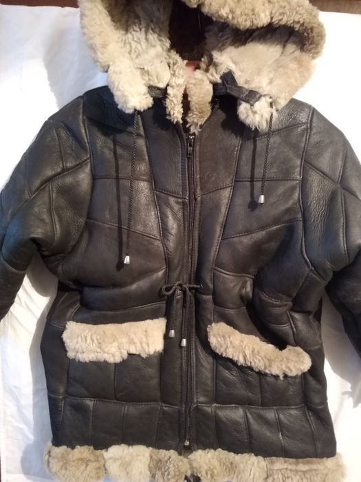 Детско палто от естествена кожа.