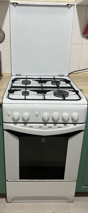 Продам газ плиту