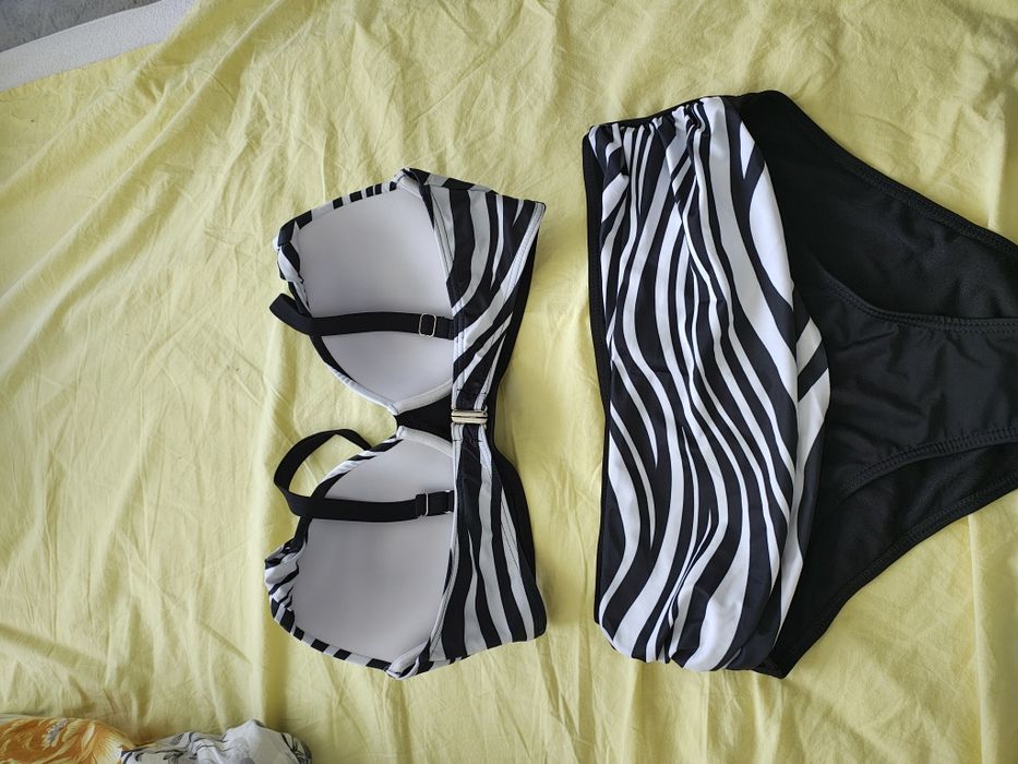 Costum de baie nou