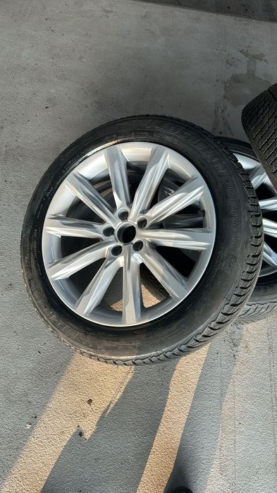 Vând jante originale Audi  cu anvelope de iarnă.