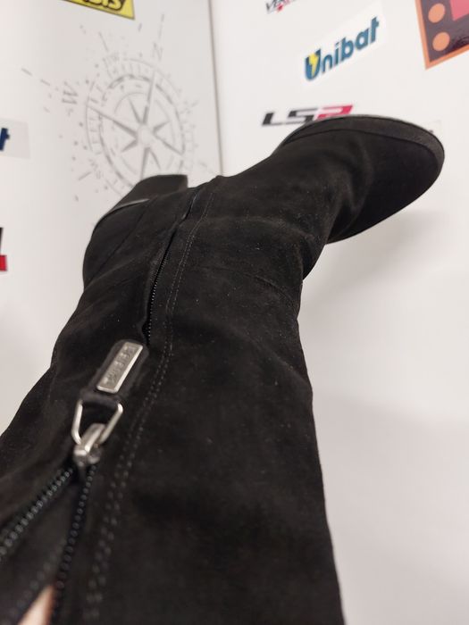 Ботуши Bershka черни велур 38 номер