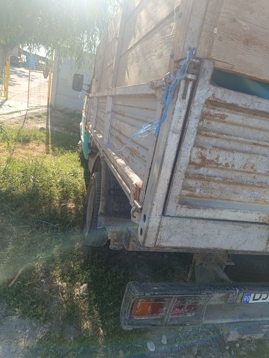 Iveco 25din 1998 basculabil pe trei părți.