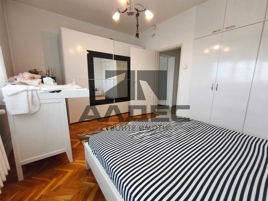 Дава се под наем Тристаен апартамент в София, Център - 115 кв.м за 947.58 € - Снимка #8