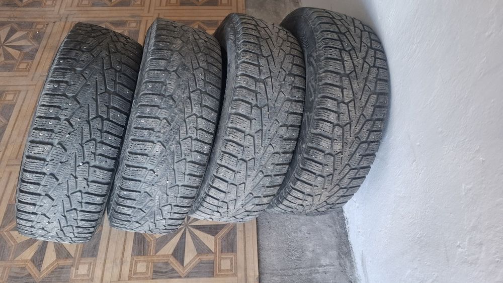 Продам шипованные шины б/,у 30000