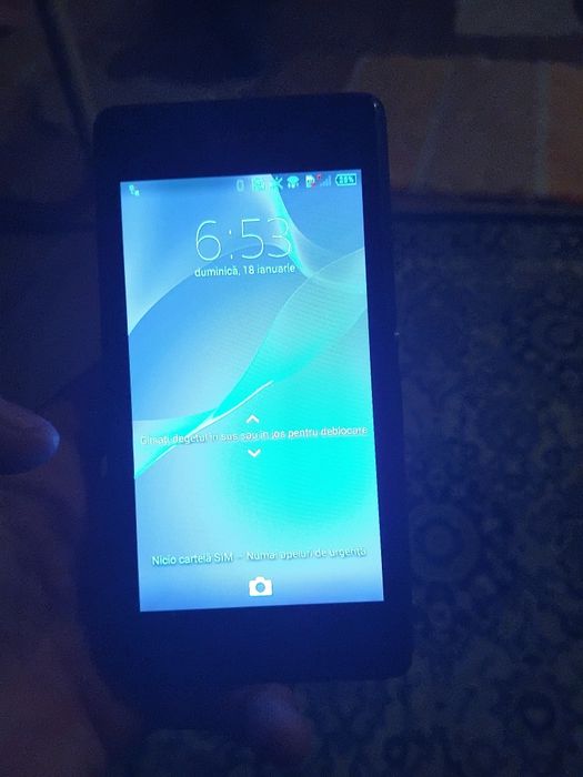 Vând telefon sony