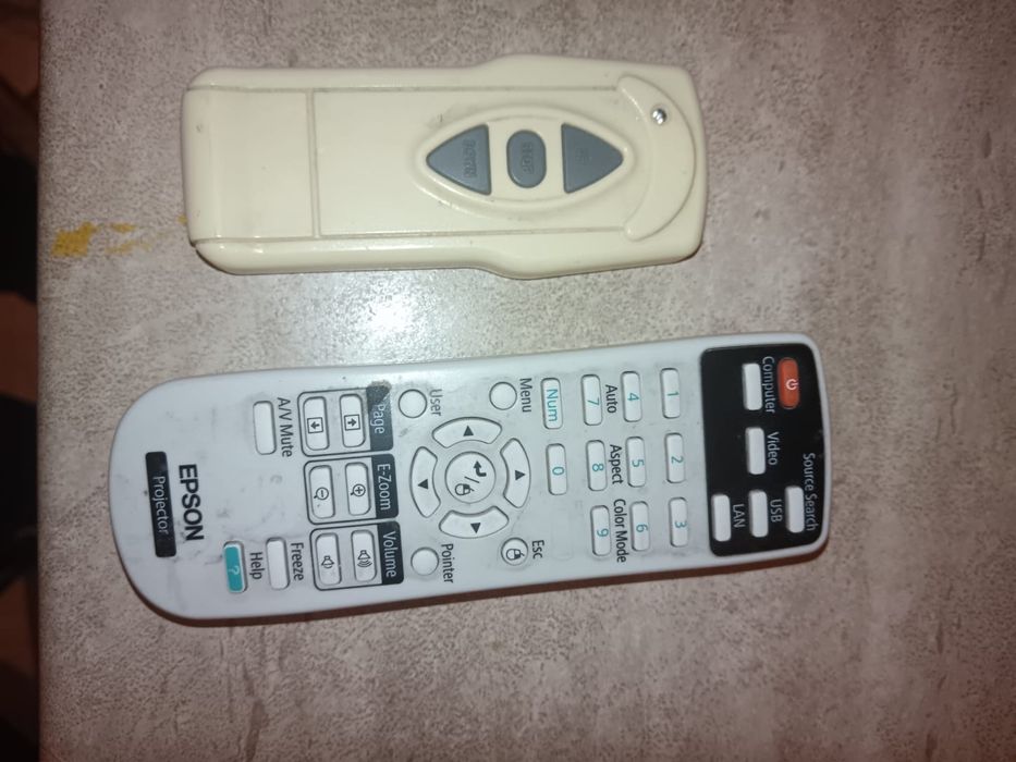 Проектор Epson EB X11 протативный (с экраном)