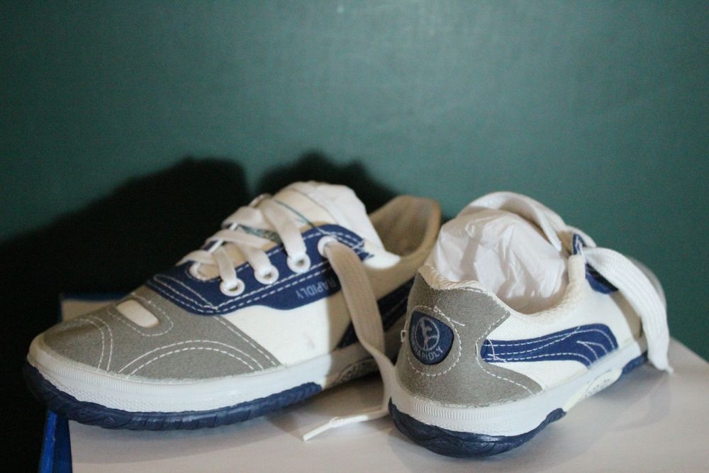 Спортивные кроссовки