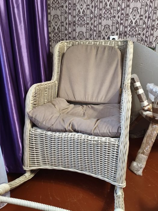 Кресло качалка из ротанга