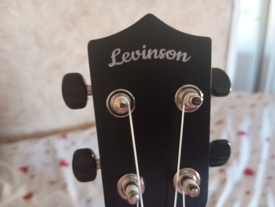 Продам укулеле чёрное