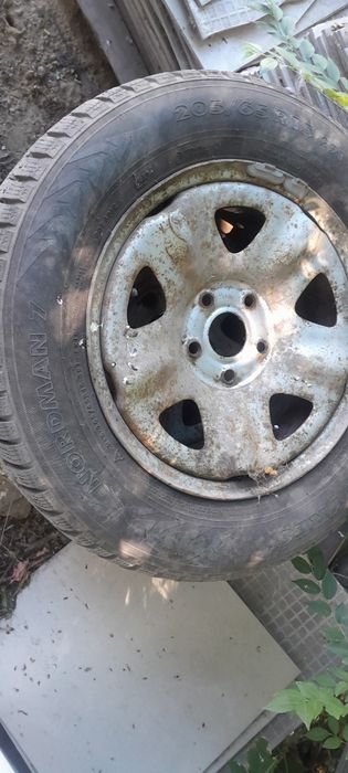 Продам шыны с дисками на волгу