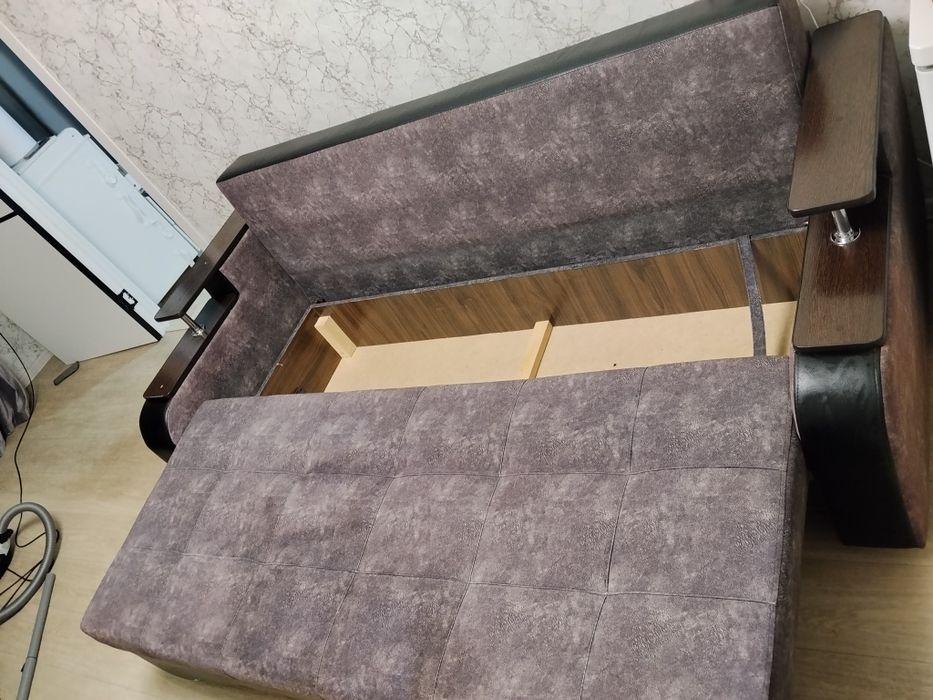 Продам Диван в хорошем состоянии