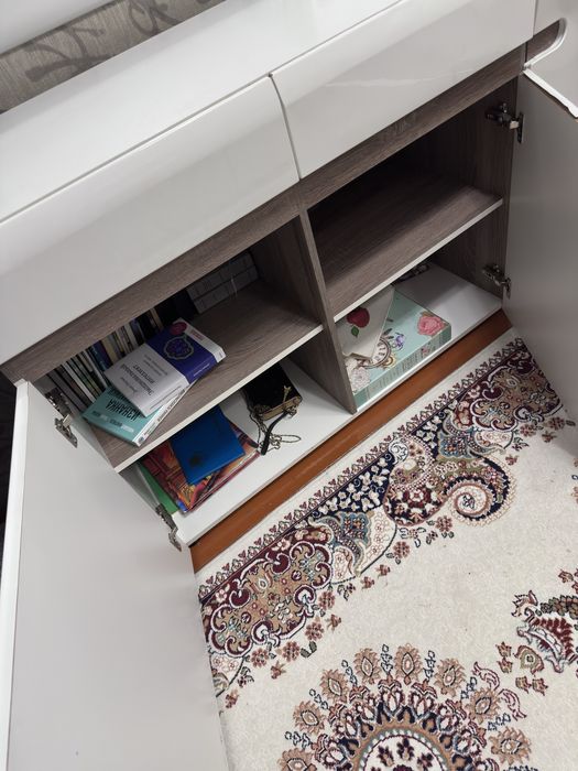 Комод с зеркалом