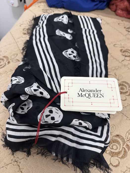 Eşarfǎ Alexander McQueen