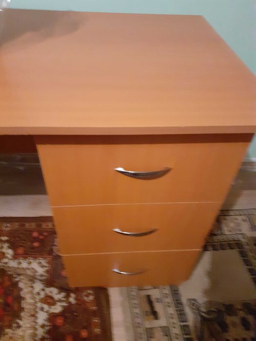 Birou masiv de vanzare