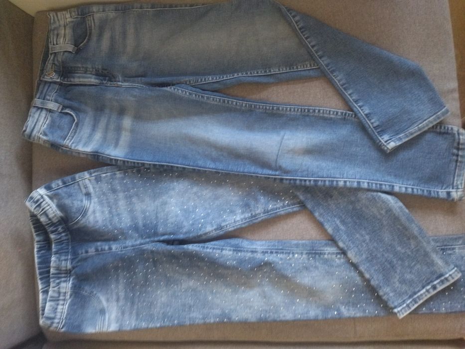 Продам пакет вещей на  8-9 лет