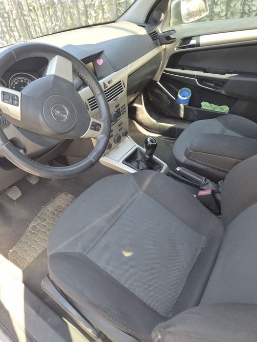 Vând Opel astra  , mașina in stare buna din anul  2007