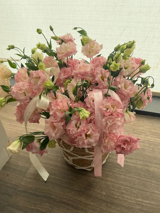 Нежный букет розовых эустом