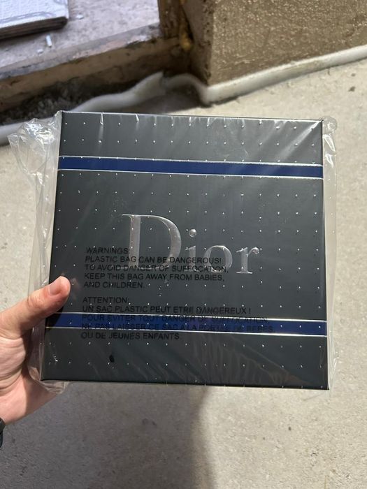 Пакеты и каробки производства Dior