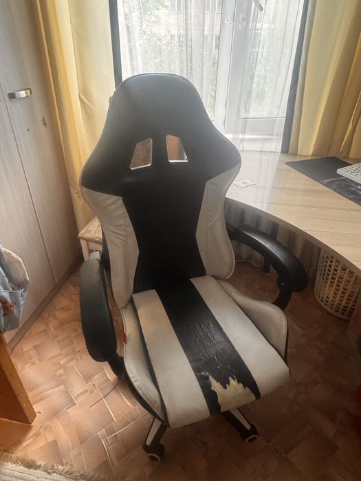 Продам компьютерный стол
