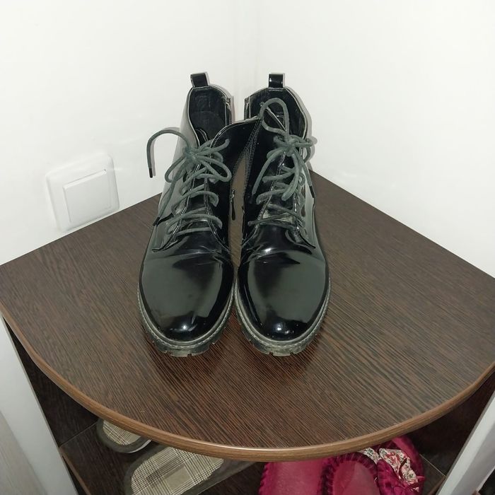 Продам женскую обувь