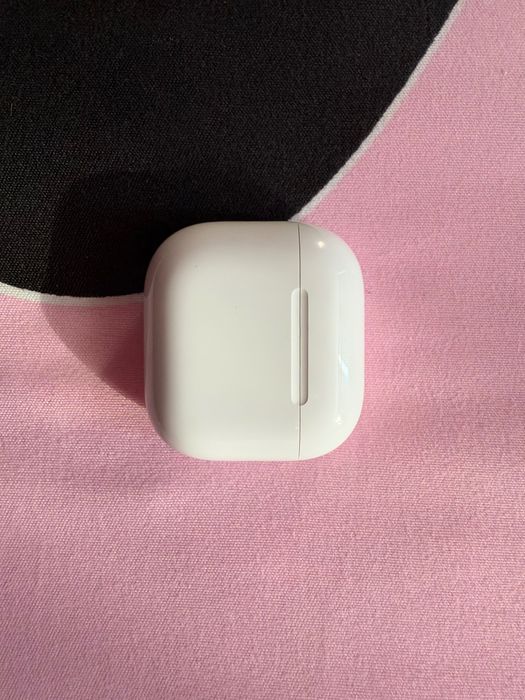 Apple AirPods 4 с Active Noise Cancellation (ANC)