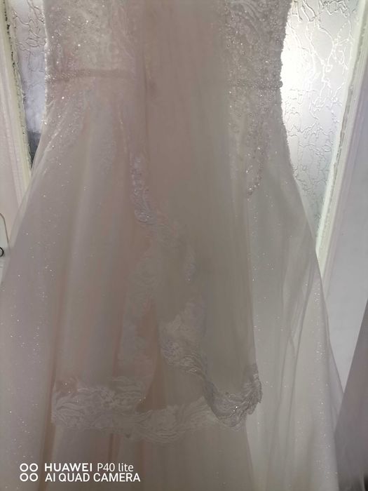 Страхотна булчинска рокля